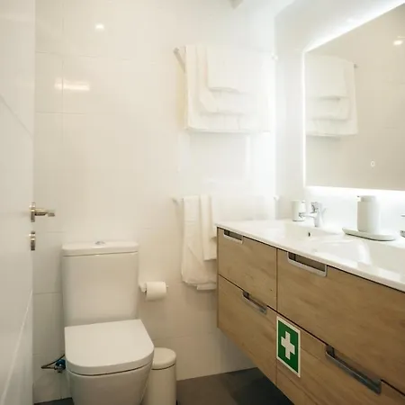 Luxury View & Balcony - Ac & Elevator