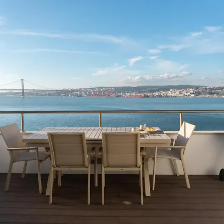 아파트 Luxury View & Balcony - Ac & Elevator
