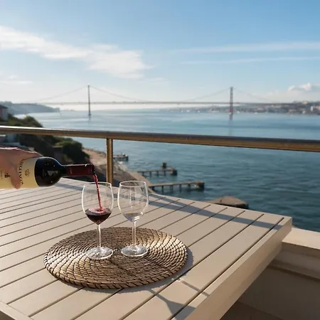 Luxury View & Balcony - Ac & Elevator * Lizbona