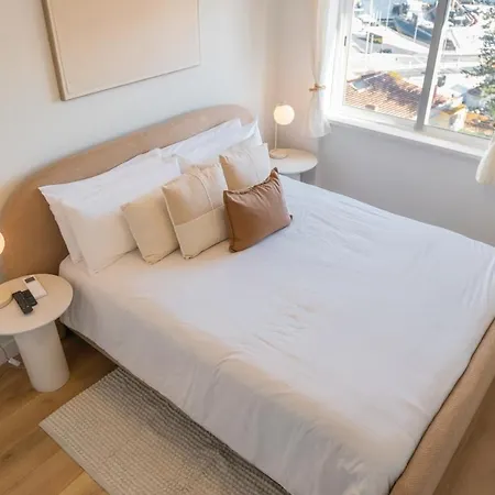 Luxury View & Balcony - Ac & Elevator * Lizbona